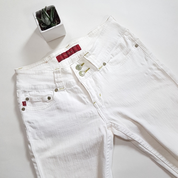 Knee Length White Shorts - Picture 2 of 3